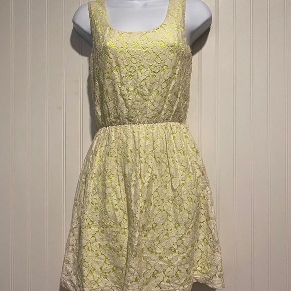 Express BRIGHT yellow under lace dress - Picture 1 of 6